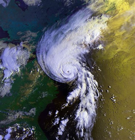 File:Hurricane Bob 19 aug 1991 1226Z.jpg - Wikipedia