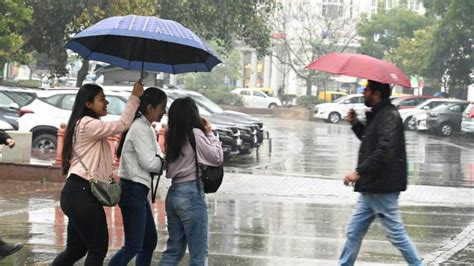 Light rainfall predicted on Monday after wet Sunday in Delhi | Latest ...