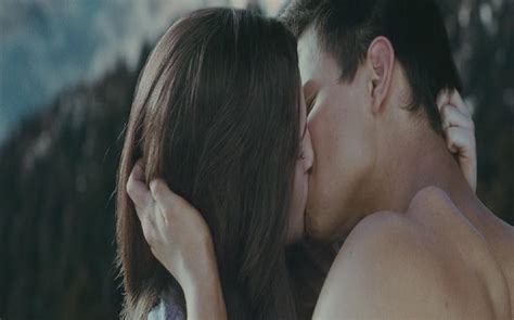 Bella and Jacob HOT Kiss!! - Jacob and Bella Image (17868451) - Fanpop