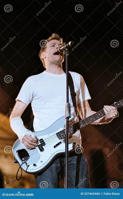 Bryan Adams Live Concert at the Festivalbar 2002 Editorial Image - Image of canadian, assago ...