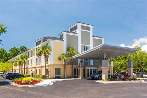 Holiday Inn Express Charleston US 17 & I 526 | Revere