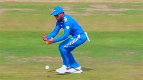 "India's Fielding Woes Evident as Virat Kohli Drops a Crucial Catch in Asia Cup 2023 Clash ...