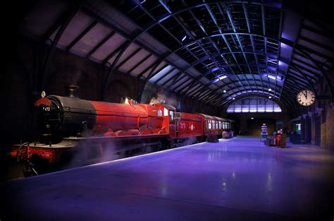 Hogwarts Express arrives at Warner Bros Studio Tour London! | Movies4Kids