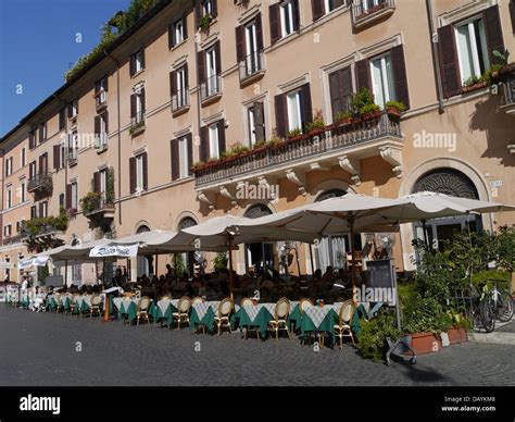 Rome outdoor restaurants Piazza Navona Stock Photo - Alamy