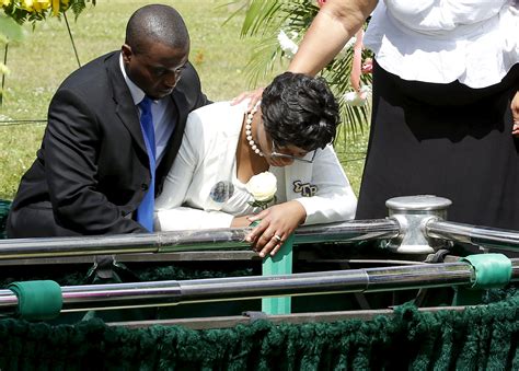 Sandra Bland Funeral: Mourners Say Final Goodbyes To Illinois Woman ...