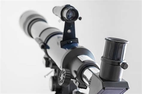 What Are Refracting Telescopes? Pros, Cons, Types, & FAQ - Optics Mag