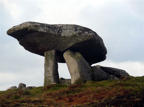 Kilclooney Dolmen: Kilclooney Beg, Co Donegal | Ireland Travel Kit