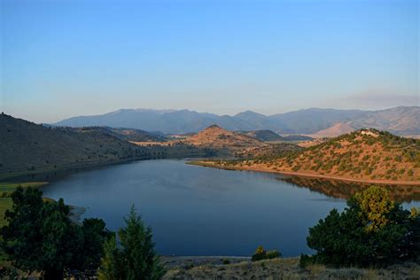 Lake Shastina near Weed, CA [1620x1080] : r/EarthPorn