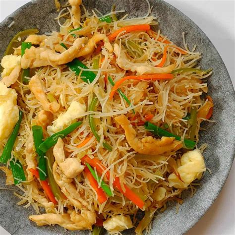 Chicken Mei Fun Home-Style Noodle Recipe - Spoons Of Flavor