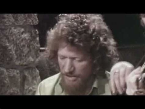 Luke Kelly - Scorn Not His Simplicity-HQ - YouTube