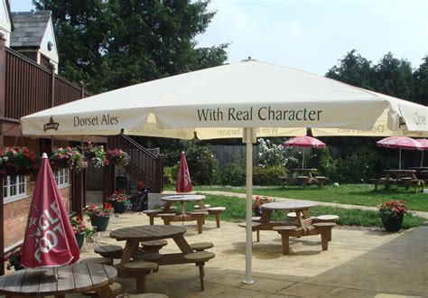 Giant Umbrellas for Cafes, Pubs, Restaurants Outdoors Spaces