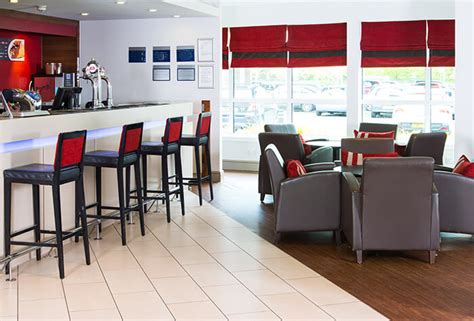 Holiday Inn Express Glasgow Airport | 2 Minutes from the Terminal