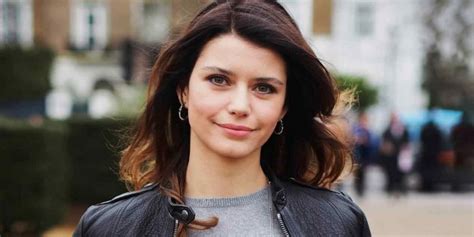 Beren Saat's Biography - Husband, Eyes, Height, Religion, Age