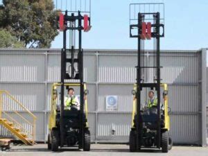 Forklift mast types DESIGN 2-stage mast vs 3-stage mast