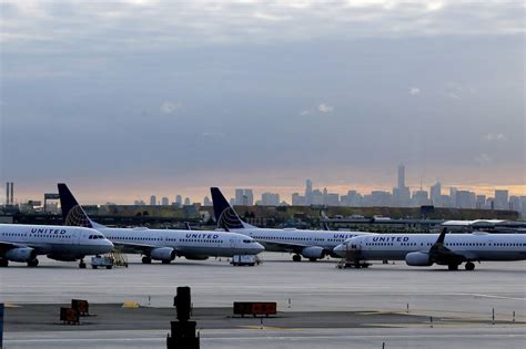 United Airlines to Shift Its Premium Transcontinental Flights to Newark Hub - WSJ