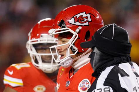 Manufacturer of Patrick Mahomes' helmet: Crack 'not ideal,' but ...