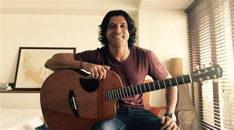 Farhan Akhtar gets present from ‘Rock On 2!’ director | Bollywood News - The Indian Express