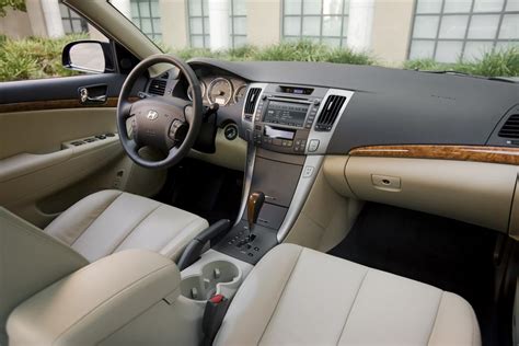 2010 Hyundai Sonata Image. Photo 1 of 17