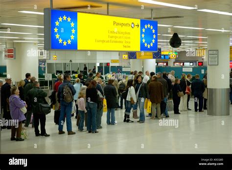 People in the queue for European passport holders at a British Stock Photo: 3678335 - Alamy