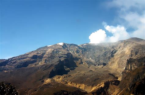 Colombia's Nevado del Ruiz volcano threatens holiday travel | The City Paper Bogotá