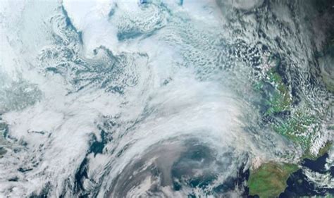 Weather map LIVE satellite images: Incredible images show next weather system to smash UK ...