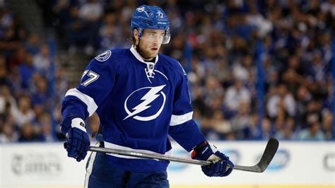 Victor Hedman injury: Tampa Bay Lightning defenseman to have surgery on broken finger, out 4-6 ...