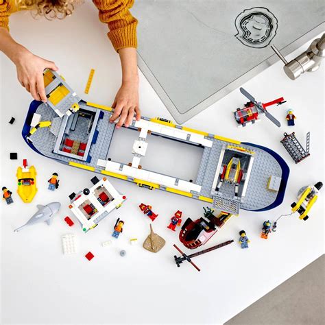 Best Buy: LEGO City Oceans Ocean Exploration Ship 60266 6288865