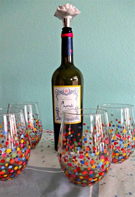 15 Painted Wine Glass Projects To Use At DIY Gifts – OBSiGeN