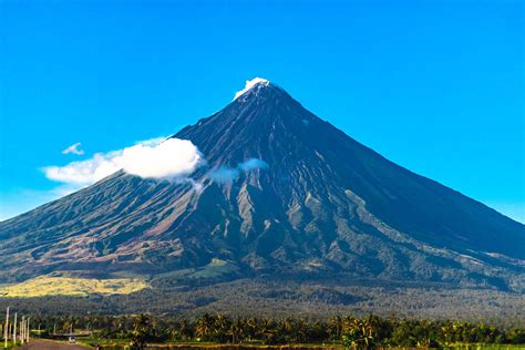 15 Remarkable Facts about Mayon Volcano - Discover Walks Blog