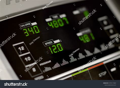 997 Treadmill display Images, Stock Photos & Vectors | Shutterstock