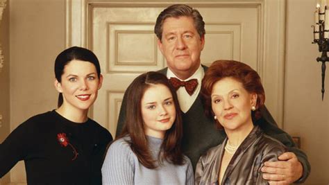 Edward Herrmann remembered by "Gilmore Girls" co-stars Lauren Graham, Kelly Bishop - CBS News