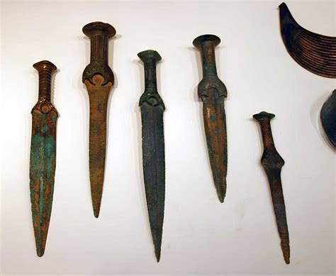 Edged Weapons: Their Types and History - Malevus