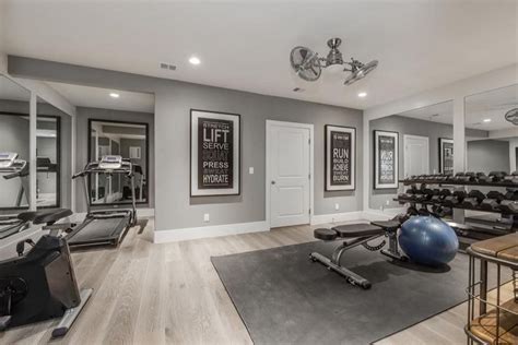 Awesome 34 Cozy Gym Room Design Ideas For Family. | Gym room at home, Workout room home, Small ...