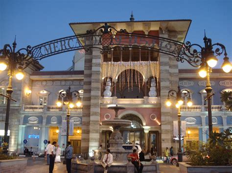 File:Mercato mall entrance - dubai.JPG - Wikimedia Commons