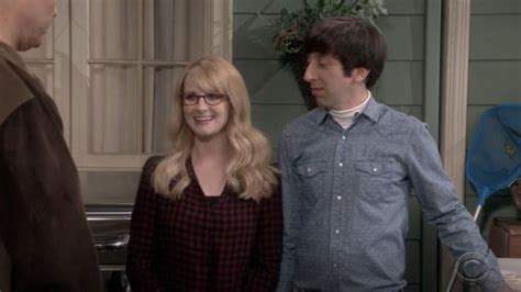 The plaid shirt Paige worn by Bernadette Rostenkowski (Melissa Rauch ...