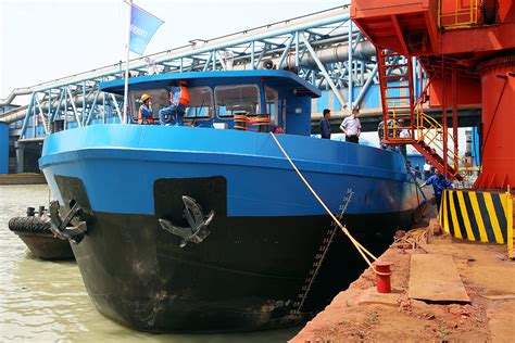 Electric cargo ship tests water along Yangtze River - CGTN