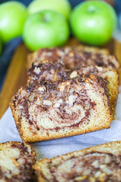 Apple Cinnamon Bread | RecipeLion.com