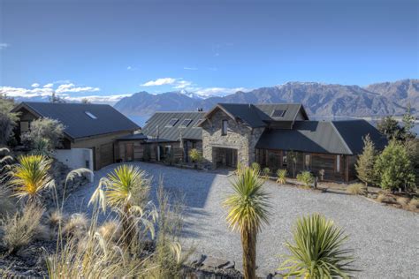 Luxury Mountain Vacation Retreat - Lake Hawea Views - Release Wanaka