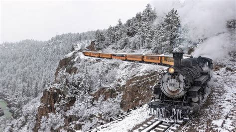 10 Best Winter Train Rides in USA to Enjoy the Snowy Views