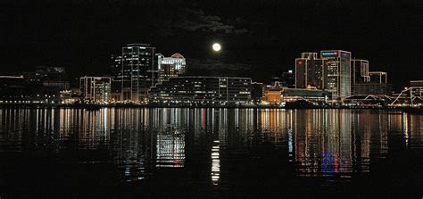 Skyline,night,full moon,cityscape,portsmouth - free image from needpix.com