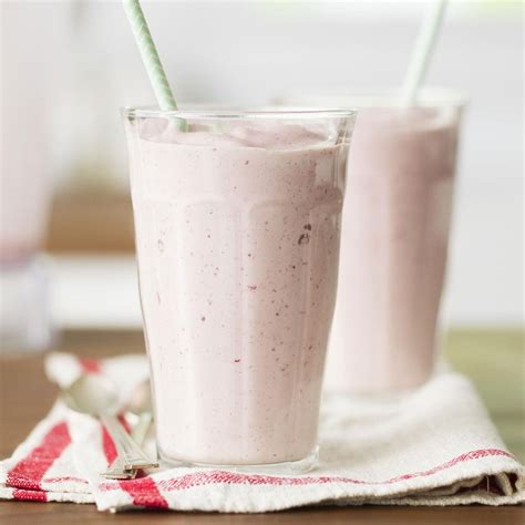 Thick Strawberry Shakes Recipe | Taste of Home