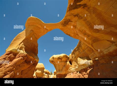 Metate Arch, natural arch, Devil's Garden, eroded hoodoos and Entrada ...