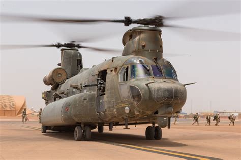 Air101: RAF Chinook helicopters in West Africa with French and Estonian ...