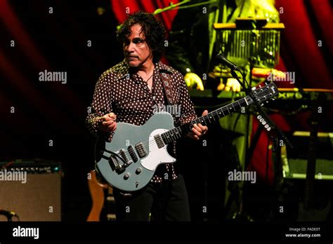 Daryl Hall and John Oates perform in Concert Stock Photo - Alamy