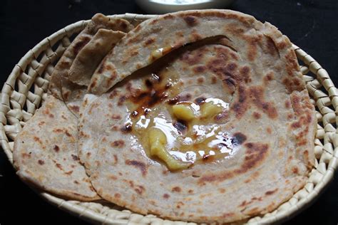 Ghee Paratha Recipe / How to Make Plain Paratha / Paratha Recipe - Yummy Tummy