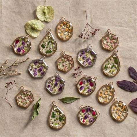 Hello Halsted | Resin crafts, Flower resin jewelry, Diy resin earrings