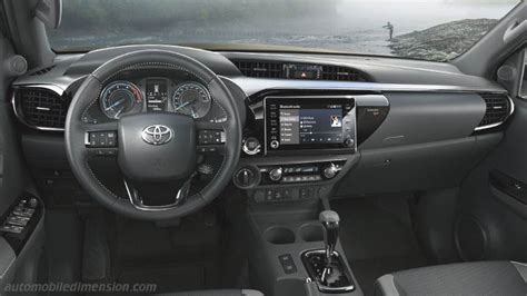 Toyota Hilux dimensions, boot space and similars