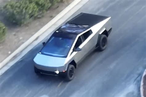 Tesla Cybertruck prototype shows off its glass roof, sturdy tonneau ...