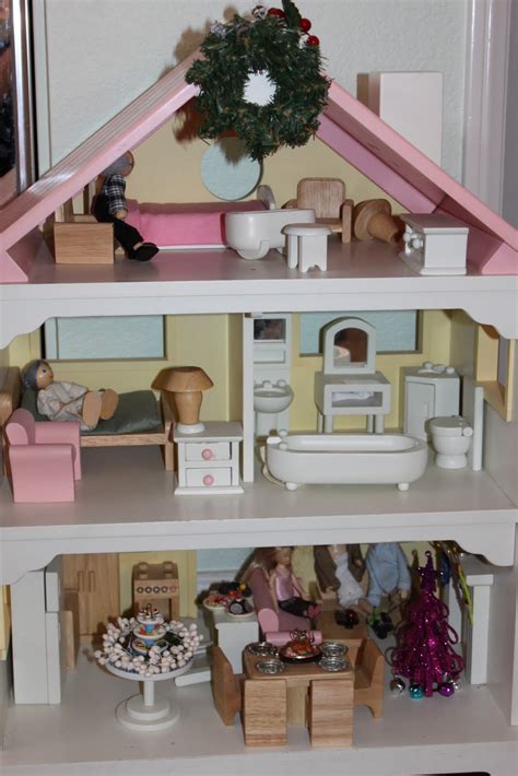 Pretend, Party & Play: Decorating The Doll House