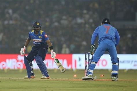 What makes MS Dhoni a successful wicketkeeper: Russel Arnold and VVS ...